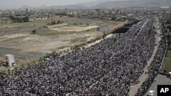 Anti-government protesters attend a demonstration demanding the resignation of Yemen's President Ali Abdullah Saleh, in Sana'a, August 26, 2011