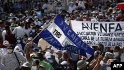 Veteranos de las Fuerzas Armadas y excombatientes del FMLN conmemoran el 29 aniversario de los Acuerdos de Paz que pusieron fin al conflicto civil de El Salvador (1980-1992), en el Parque Gerardo Barrios conocido como Plaza Cívica. Enero 16 de 2021.