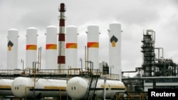 Нафтопереробний завод Ачінськ, який належить "Роснєфті".