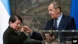 Міністр закордонних справ Росії Сергій Лавров і його колега з Нікараґуа Деніс Монкада Коліндрес на спільній прес-конференції після переговорів у Москві, 19 липня 2021 р. (Sergei Ilnitsky/Pool Photo via AP)