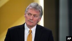 ARCHIVO - El portavoz del Kremlin, Dmitry Peskov, durante la conferencia de prensa anual del presidente ruso Vladimir Putin en Moscú, Rusia, el 14 de diciembre de 2023. 