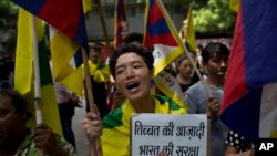 流亡藏人在新德里举行示威支持印度在洞朗与中国军队的对峙。 （2017年8月11日）