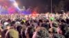 Gužva ispred bine na festivalu Astrovorld u Hjustonu