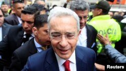 El expresidente Alvaro Uribe, quien usó lemas contra la corrupción en su campaña y gobierno, ahora es acusado por presunta compra de votos. Foto de archivo del 8 de octubre del 2019.
