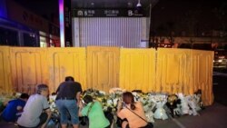 鄭州地鐵死難者頭七的悲哀：家人送花悼念親人遇擋板