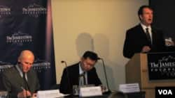 Глен Ховард выступает на конференции в Вашингтоне