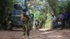 Yon polisye Kenyan fe patwouy nan Kenscoff, Ayiti, 13 Fevriye, 2025. 