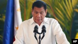 El presidente filipino, Rodrigo Duterte, habló en una conferencia de prensa antes de viajar a Japón, el martes, 25 de octubre, de 2016.
