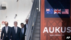 美国、澳大利亚和英国三国领导人2023年3月公布“奥库斯”（AUKUS）项目细节，将协助澳大利亚获得核动力攻击潜艇。（美联社）