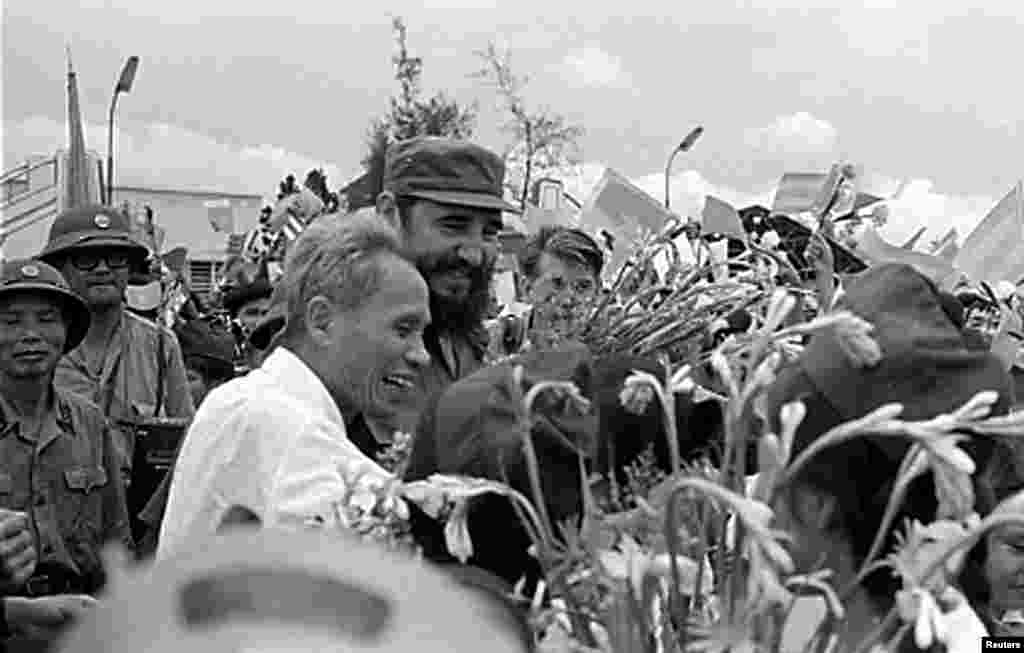 El 17 de agosto de 1960 se nacionalizan las empresas estadounidenses en Cuba como respuesta al boicot petrolero y la reducción del sistema de cuotas azucareras, que llevaría a la ruptura de relaciones diplomáticas el 3 de enero de 1961.