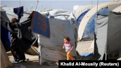 Seorang anak Irak di kamp pengungsi Fallujah, provinsi Anbar, 3 Januari 2018. (Foto: dok). 