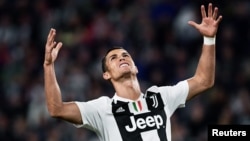 Reaksi Cristiano Ronaldo, pemain depan Juventus, dalam laga Liga Italia Serie A antara Juventus melawan Bologna di Stadion Allianz, Torino, 26 September 2018.