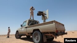 Les forces libyennes patrouillent à Sirte, Libye, 4 août 2017. 