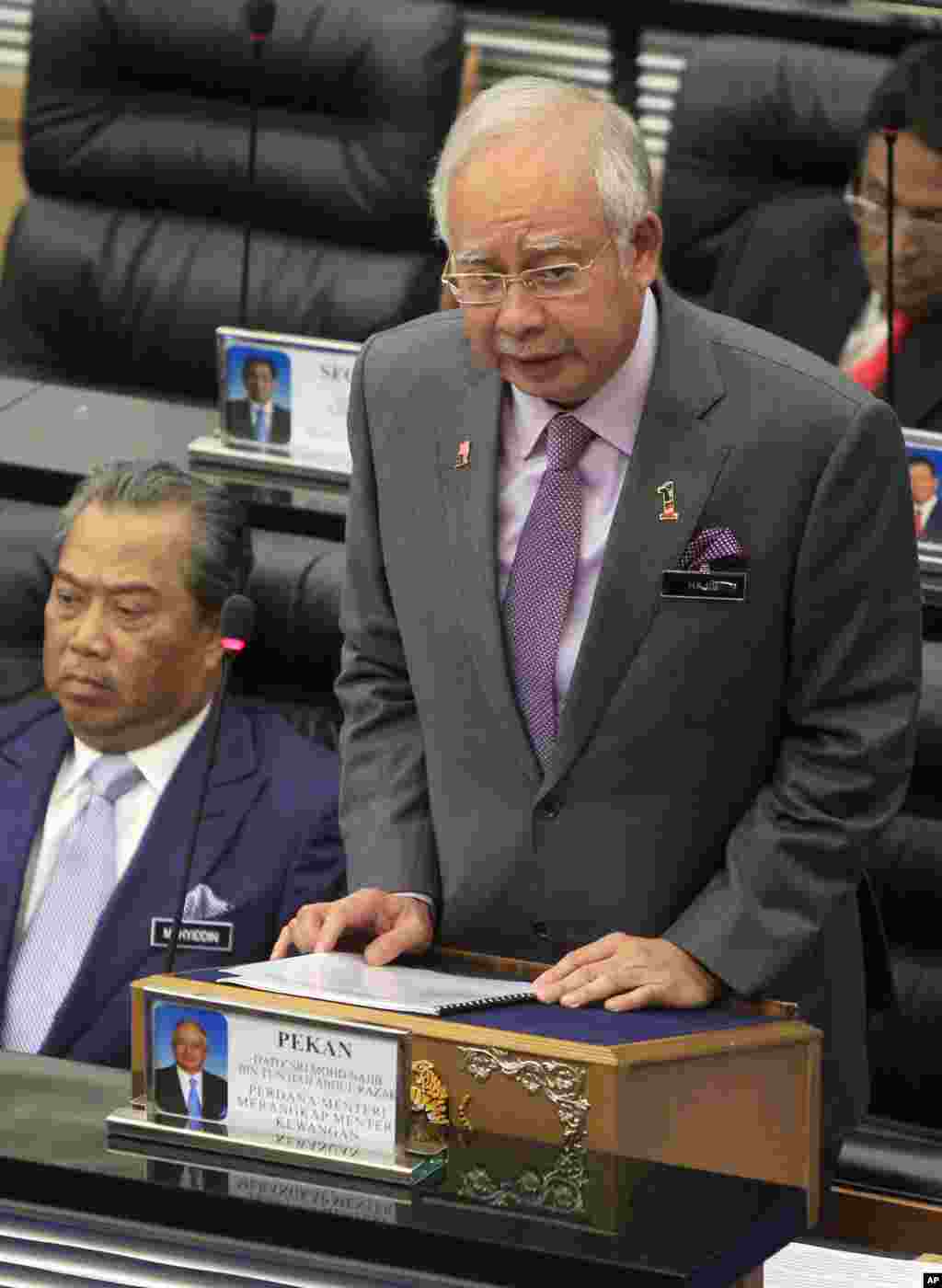 Malaysian Prime Minister Najib Razak tables an emergency motion to condemn the downing of Malaysia Airlines Flight 17 in eastern Ukraine, at Parliament House in Kuala Lumpur, July 23, 2014. 