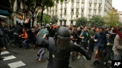 'Yansandan kwantar da tarzoma suna fafatawa da 'yan rajin samun 'yancin kai a yankin Catalonia