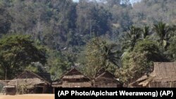 ထိုင်းမြန်မာနယ်စပ် ဒုက္ခသည်စခန်းတခု (AP ဇန်နဝါရီ ၂၀၁၂)
