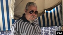 El politólogo y activista Vasco Da Costa, que fue excarcelado la noche del 1 de agosto, tras permanecer más de dos años detenido en una cárcel militar, fotografiado en su domicilio el 3 de septiembre de 2020.