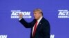 El presidente Donald Trump saluda a los asistentes a la conferencia de Estudiantes por Trump, en Phoenix, Arizona, el 23 de junio de 2020.