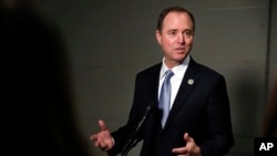 Anggota DPR dari Partai Demokrat, Adam Schiff, yang juga anggota Komite Intelijen DPR, berbicara kepada media di 30 November 2017, di Capitol Hill, in Washington, setelah pertemuan terutup dengan Jaksa Agung Jeff Session.