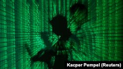 REUTERS/Kacper Pempel (POLAND - Tags: BUSINESS TELECOMS TPX IMAGES OF THE DAY) - RTX10ZB5