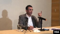 El dirigente opositor venezolano Henrique Capriles Radonski durante conferencia de prensa en Caracas, el 20 de octubre de 2021. [Foto: VOA/Álvaro Algarra].