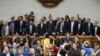 Guaidó toma el control del Parlamento venezolano y se juramenta