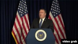 Menteri Luar Negeri AS Mike Pompeo membacakan pidato “Mendukung Suara Bangsa Iran” di perpustakaan kepresidenan Ronald Reagan di Simi Valley, California, 22 Juli 2018.
