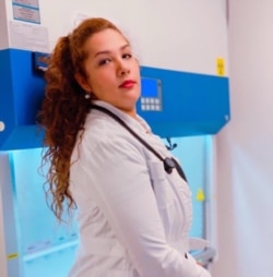Desde hace cinco años, Becerra es supervisora de estudios clínicos en el Centro Clínico de Texas para el Desarrollo de Medicamentos. Foto cortesía.