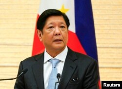 Presiden Filipina Ferdinand Marcos Jr. dalam konferensi pers saat melawat ke Jepang, Tokyo, 9 Februari 2023. (Foto: Kimimasa Mayama via Reuters)
