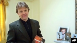 FILE - Former spy and Putin critic Alexander Litvinenko, who allegedly was killed by a lethal dose of radiation slipped into his tea by two Russian KGB agents in 2006 in London, is seen in a May 10, 2002, photo.