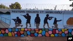 "L'armée burkinabè a sommairement exécuté au moins 223 civils, dont au moins 56 enfants, dans deux villages le 25 février 2024", affirme le rapport de HRW.