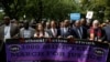 លោក Reverend Al Sharpton (រូប​ទី៣​ពី​ស្តាំ) ដឹកនាំ​ការ​ដង្ហែ​ក្បួន​មួយ​ទៅ​កាន់​ក្រសួង​យុត្តិធម៌ ក្នុង​ការ​ដើរ​ក្បួន 1,000 Ministers March for Justice ក្នុង​រដ្ឋធានី​វ៉ាស៊ីនតោន កាលពី​ថ្ងៃទី២៨ ខែសីហា ឆ្នាំ២០១៧។