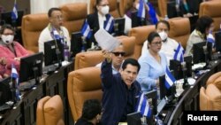 El diputado del Frente Sandinista de Liberación Nacional y presidente de la Comisión Económica, Walmaro Gutiérrez, habla durate la sesión de aprobación de la Ley de Regulación de Agentes Extranjeros, el jueves 15 de octubre de 2020.