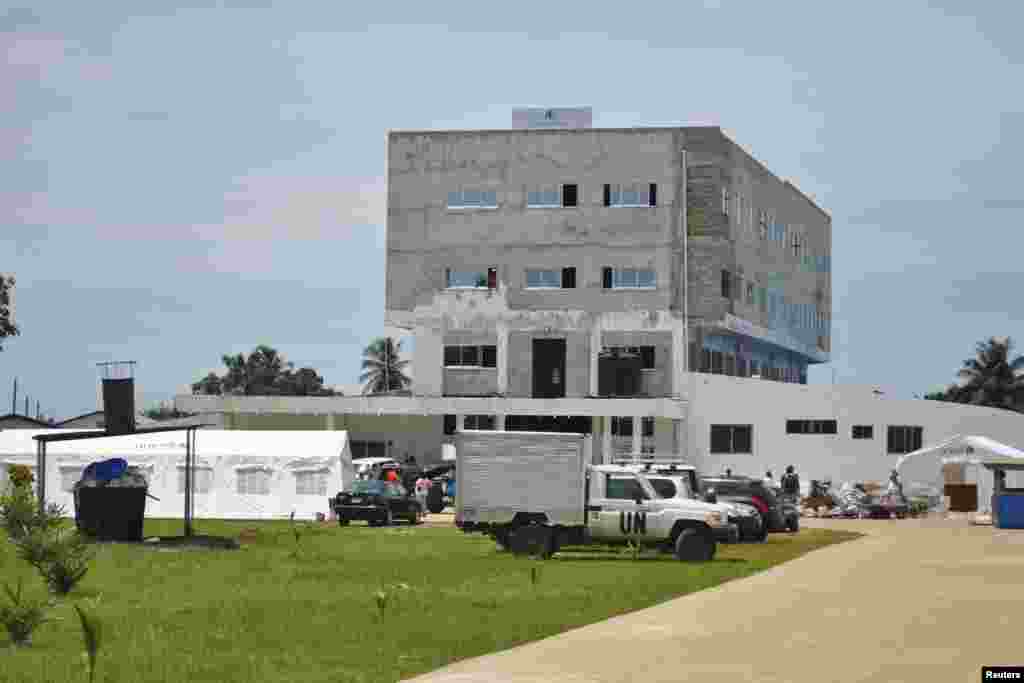 Sebuah Pusat Layanan Medis untuk penanggulangan virus Ebola yang baru dibangun di Monrovia, Liberia (21/9).