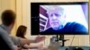 El primer ministro británico, Boris Johnson, dijo el lunes temprano que estaba de buen humor después de pasar la noche en un hospital de Londres, donde ingresó con el nuevo coronavirus. 