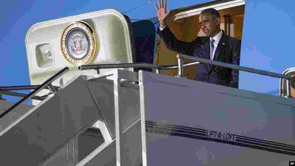 Barack Obama à l'aéroport internationale Jomo Kenyatta, Nairobi, 24 juillet 2015