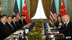在亚太经合会领导人周期间，美国总统拜登与中国国家主席习近平在加利福尼亚州伍德塞德举行双边峰会。(2023年11月15日)