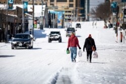 Las calles se llenaron de nieve en la ciudad de Houston, Texas, el 15 de febrero de 2021.