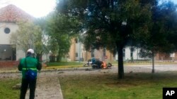 Aperçu des flammes de la voiture piégée meurtrier devant une académie de police le 17 janvier 2019 à Bogota, en Colombie.
