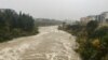 Poplave "odsjekle" desetine kuća i zatvorile puteve prema sjeveru
