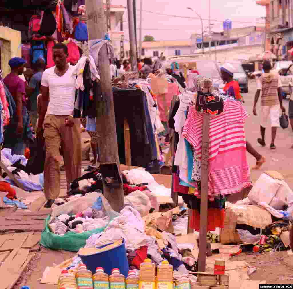 L'avenue du commerce entre la capitale Malabo en Guinée équatoriale