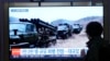 FILE - Layar TV menunjukkan gambar arsip tentara Korea Utara dalam program berita di Stasiun Kereta Api Seoul di Seoul, Korea Selatan, Jumat, 18 Oktober 2024. (Ahn Young-joon/AP)