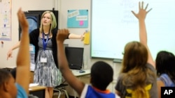 FILE – An English class in Middletown, Del., school. Many US schools implemented national standards for English and Math called "Common Core".