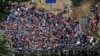 Caravana de migrantes proveniente de Honduras choca con Ejército guatemalteco en ruta a EE.UU. 