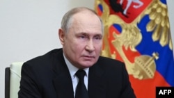 Ruski predsednik Vladimir Putin tokom obraćanja posle napada za koji je odgovornost preuzela teroristička organizacija Islamska država u kom je ubijeno 139 ljudi i povređeno njih 182 (Foto: REUTERS/Maxim Shemetov) 