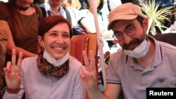 Nuriye Gulmen, a literature professor, and Semih Ozakca, a primary school teacher, who have been on hunger strike after they both lost their jobs in a crackdown following a failed July coup against President Tayyip Erdogan, take part in a protest against a government purge in Ankara, Turkey, May 11, 2017. 