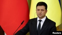 El presidente de Ucrania, Volodymyr Zelenskiy, durante una conferencia de prensa en Kiev el 23 de febrero de 2022.