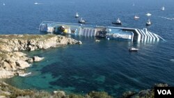 Las imágenes del barco hundido han provocado el derrumbe de las acciones de Carnival, propietaria de la nave.