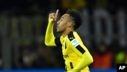 Agé de 28 ans, Aubameyang a été la saison dernière le meilleur buteur du championnat d'Allemagne, avec 31 buts.