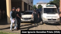El exvicepresidente argentino Amado Boudou (centro) fue arrestado en Buenos Aires, Argentina, el viernes, 3 de noviembre de 2017.